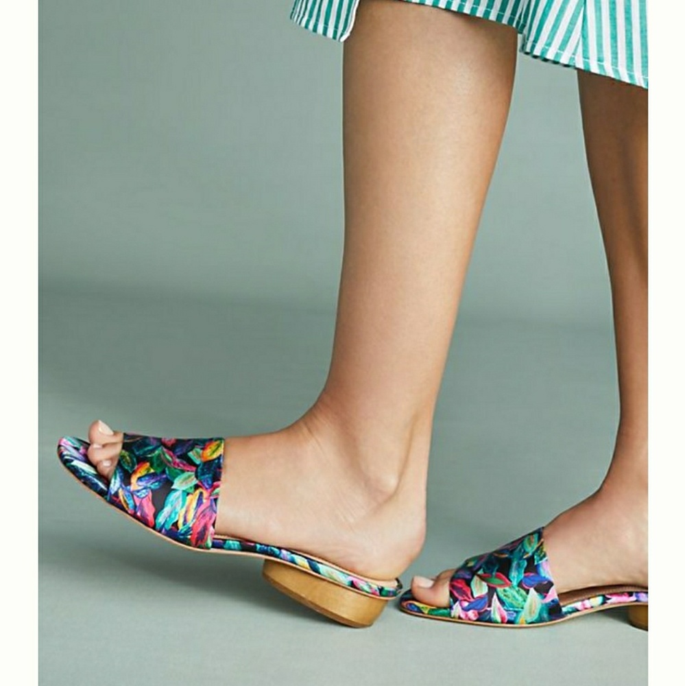 Chic Black Satin Pour La Victoire x Anthro Slides - Picture 7 of 9